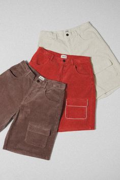 BAGGY CORDUROY SHORTThese corduroy shorts come just in time for the summer. The Baggy Corduroy Short comes with similar styling as its pant counterpart, with exception of the Elwood embroidery and an added pocket detail. Available in Cedar, Fire and Pearl. 100% COTTON 8 WALE CORDUROY BIG BACK POCKETS LEFT LEG CARGO POCKET Elwood Clothing, Fits Ideas, Corduroy Shorts, Cargo Pocket, Just In Time, Pocket Detail, Fashion Pictures, Cargo Shorts, In Time