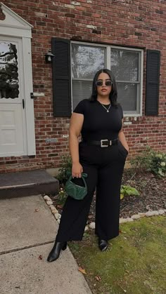 Edgy Glam Outfits Plus Size, Black Outfits Classy Plus Size, Plus Size Structured Outfits, Sophisticated Style Plus Size, Minimal Style Plus Size, Solid Black Outfits For Work, Plus Size Daily Outfit, Stylish Work Outfits Black Women, Mid Size All Black Outfit