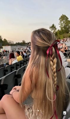 Preppy Hairstyles, Cheer Hair, Peinados Fáciles Para Cabello Corto, Hairstyles Curly, Hair Stylist Life