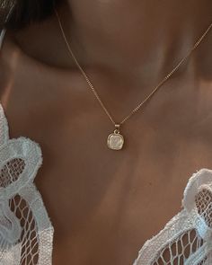 Product Description Meet our elegant Emma — a mother of pearl square pendant necklace. This stunner carries the ocean's peace and wisdom with its nacre center. Wear it as a symbol of protection and love. It's not just a necklace, it's a sweet secret between you and the sea! …………………………………. D E T A I L S Pendant measures 17 x 11 mm Chain style: curb Clasp type: spring Material: 18K Gold Fill and natural mother of pearl Tarnish-resistant, waterproof, safe for sensitive skin Hypoallergenic (lead-fre Simple Pearl Necklace, Square Pendant Necklace, Silver Necklace Simple, Rooms Design, Modern Rooms, Mother Of Pearl Pendant, Pearls Jewelry, Mother Of Pearl Jewelry, Square Necklace