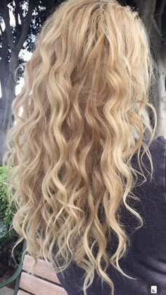 Hairstyles For All Hair Types, Summer Blonde Hair, Hair Stylies, Long Curly Hair, Long Curly, All Hair Types, Aesthetic Hair