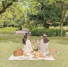 Girl Film, Camping Set Up, Bff Photoshoot Poses, Picnic Date, City Wallpaper, A Picnic