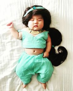 🔁: @reviewzbyjewelz | 📸: @lauraiz | #cute #cutebaby #baby #photo #babyphoto #cutebabyphoto #photo #photograph #photography #disney #waltdisney #sleeping #sleepingbaby #princess #babyprincess #princessbaby #disneyprincess #princessjasmine #aladdin #waltdisneyprincees #lauraiz Sleep Meme, Newborn Poses, Mixed Babies, Baby Photoshoot