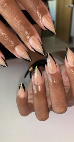 French Tip Almond Nails With Design Fall, Fall Nails Almond French Tip, Gold White Nails Design, French Tip And Gold Nails, Black And Gold Almond Nails, Almond Shape Nails Designs, Vacation Nails Almond Shape, Diva Nails, Fancy Nails Designs