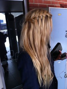 Waterfall braid Waterfall Hairstyle, Fest Outfits, Ombré Hair