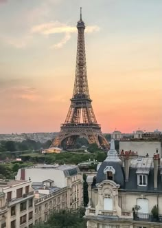 the eiffel tower in paris at sunset