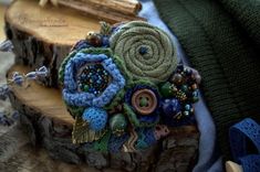 Fabric flower brooch in the style of Boho. The crochet composition is made of Japanese cotton, Italian cotton yarn, linen, and French lace, complemented with natural beads of faceted lapis lazuli, Indian agate, dark green quartz, bronzite, embroidered with miniature beads of sapphire, Czech glass, and crystal. A wooden button and a knitted bead give brooches a special harmony and a cozy mood.The brooch goes well with various textures, ideal for a cardigan, jacket, coat, and also perfectly comple Fabric Brooches, Blue Hair Pins, Cozy Mood, Woolen Flower, Button Ideas, Pink Brooch, Crochet Hair Clips, Brooch Dress, Crochet Brooch