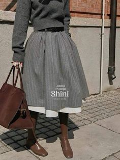 Wool Skirt Outfit, Nina Sayers, Church Outfits, Sweater Weather, Skirt Fashion, Autumn Winter Fashion, Pleated Skirt, Winter Fashion, Cool Outfits