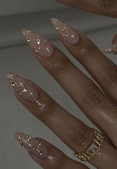 Nail Inspo Rhinestones, Bejeweled Nails, Paznokcie Hello Kitty, Nye Nails, Kutek Disney, Amazing Nails, Nagel Tips, Her Nails, Makijaż Smokey Eye