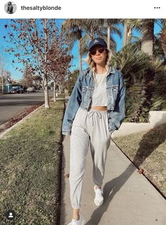 Pants Gris, Lounge Vibes, Cold Weather Clothing, Cold Weather Outfits, Fancy Outfits, Fall Outfits Women, Pants Outfit, Cold Weather, Mom Jeans