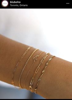 Aesthetic Everyday Jewellery 2023, Everyday Bracelets Stacked, Gold Jewelry Aesthetic Bracelets, Braclets Ideas Gold, Dainty Gold Bracelet Stack, Gold And Silver Bracelet Stack, Gold Bracelets Aesthetic, Dainty Gold Jewelry Aesthetic, Hoco Jewelry