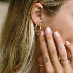 At 25mm, these hoops are our most statement earrings to date. The Honey Hoops are a timeless statement piece and can be worn as a daily sample. They are also so fun to pair with another one of our gold earring pairs.    - 25mm 14k Gold-Filled hoops - 3mm thickness - Waterproof, Non-Tarnish, Hypoallergenic - Handcrafted