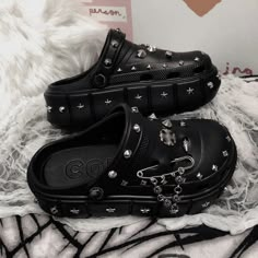 Platform Crocs, Goth Shoes, Punk Shoes, Punk Pins, Platform Design, Garden Shoes, Punk Inspiration, Shoe Inspo, New Rock