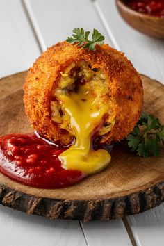 Fried cheese ball with melted cheese oozing out, served with a red dipping sauce on a wooden platter. Arancini Balls, Arancini Recipe Italian, Arancini Recipe, Rice Side Dish Recipes, Traditional Italian Dishes, Italian Recipes Easy, Rice Side Dishes, Small Meals, Balls Recipe