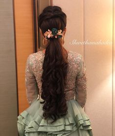 Image may contain: one or more people and people standing Bridal Hairstyles Indian Weddings, Bridal Hairstyles Indian, Long Hair Indian, Style For Birthday, Indian Wedding Mehndi, Beauty Is Power, Style For Long Hair, Hair Stayl, Bridal Hairstyle Indian Wedding