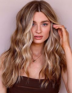 30 Hottest Trends for Brown Hair with Highlights to Nail in 2022 Blonde Hair Levels, Dirty Blonde Hair With Highlights, Cosmetology Career, Dirty Blonde Hair Color Ideas, Hair Formulas, Cool Blonde Hair Colour, Hair Levels, Hair Education, Tan Skin Blonde Hair