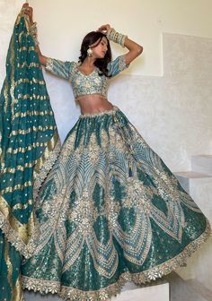 Green And White Indian Outfit, Tamil Lengha, Princess Jasmine Inspired Lehenga, Wedding Fits Indian, Cropped Lehenga, Jaggo Lengha, Indian Dresses To Wear To A Wedding, Unique Lengha, Indian Look Traditional