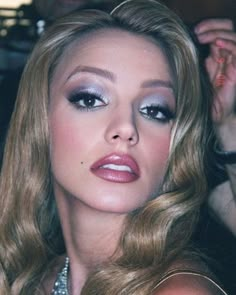 2000s Makeup Looks, 90s Makeup Look, Y2k Makeup, 90s Makeup, Smink Inspiration, Blue Eyeshadow, Prom Makeup, Spice Girls