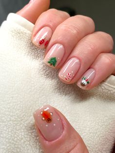 Minimalist Christmas Nail Design, Subtle Xmas Nails, Christmas Nails Minimal, Extremely Short Nails, Christmas Gel Nails Short, Minimalist Christmas Nails, Noel Nails, Christmas Nails Cute, Teen Nails