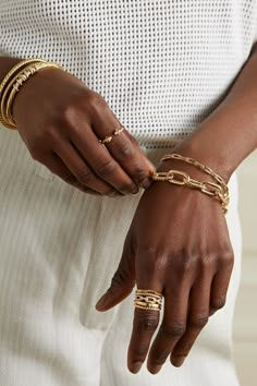 David Yurman's 'Madison' capsule is filled with chain pieces featuring the label's signature innovative 'Cable' design- the twisted detail is meant to symbolize  connectivity , says the designer. This bracelet is cast from 18-karat gold that forms smooth and textured oval links. Stack yours with [other pieces id1356939] from the brand. Gold Bracelets Stacked, David Yurman Bracelet, Accesories Jewelry, Luxury Wear, Detailed Jewelry, David Yurman Jewelry, Jewelry Fashion Trends, Jewelry Model, Jewelry Lookbook