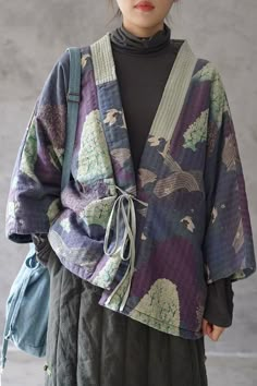 Traditional Japanese Winter Clothing, Japanese Jackets Women, Happi Coat Japanese, Asian Inspired Clothing, Japanese Clothes Style, Japanese Clothing Style, Kimono Winter, Women Winter Coat, Winter Kimono