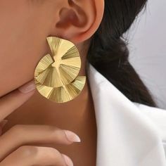 Luxurious Fan-Shaped Stud Earrings - Plated Jewelry With Laser Pattern, Sexy, Elegant Design, Trendy, Creative, Perfect Gift For Women Ear Needle Material Stainless Steel 18k Gold Plated Iron Brand New Color May Vary Due To Lighting Luxury Jewelry Photography, High Fashion Earrings, Iron Jewelry, Stud Fashion, Trendy Fashion Jewelry, Stil Elegant, Fan Earrings, Jewelry Photography, Accessories Jewelry Earrings