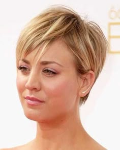 Celebrity Short Hair, Popular Short Hairstyles, Short Hairstyles Fine, Fine Straight Hair, Kaley Cuoco Short Hair, Mom Hairstyles, Girl Haircuts