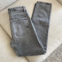 grey zara mom jeans
-size 2
-never worn, tried on but didn’t fit right. super cute though!
- repopped 💕


#jeans #zara Zara Mom Jeans, Zara Women, Mom Jeans, Women's Jeans, Jeans Size, Size 2, Women Jeans, Super Cute, Zara