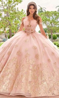 Gold Quince Dress, Vestido Charro, Gown Couture, Pink Quince, Quinceñera Dresses, Quinceanera Dresses Pink, Dama Dresses, Pretty Quinceanera Dresses, Quince Dress