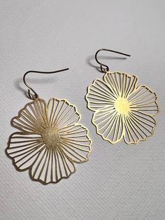 "Raw brass , BOHO style earrings. Great for everyday use. *Dimensions* 1.4\"x1.31\"x0.01\" 35.51mm x 33.16 mm x 0.34mm Weight: approximately 0.06oz  for a pair The jewelry comes with a silk pouch that you can store it. The pouch is made by embroidery silk fabric from India , up cycled from saris, colors various. If you have any problems after receiving the products, please feel free to contact me. I will give you a best solution. *Returns and exchanges * I gladly accept returns, exchanges, and cancellations. Just contact me within 3 days of delivery. Request a cancellation within 1 hour of purchase. *Conditions of return * Buyers are responsible for return shipping costs. If the item is not returned in its original condition, the buyer is responsible for any loss in value. Please contact m Boho Style Earrings, Boho Stil, Flower Charm, Style Earrings, The Pouch, Style Boho, Raw Brass, Boho Earrings, Silk Fabric