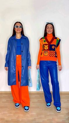 Orange trousers jeans. Orange vest. Orange rollneck. Colorblocking. Blue trenchcoat. Blue trousers. Orange Colorblock Outfit, Blue And Orange Outfit Ideas, Clothes Color Palette, Rachel Core, Orange Trousers, Trend Prediction