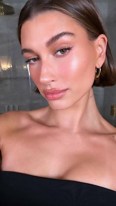 Hailey Baldwin Makeup, Hailey Rhode, Dewy Makeup, Make Up Looks, Penteado Cabelo Curto, Glowy Makeup