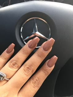 Simple Fall Acrylic Nails Coffin, Acrylic Nails Colors Fall, Brown Coffin Shape Nails, Brown Nails Acrylic With Glitter, Fall Nails Single Color, Coffin Shape Brown Nails, Brow Nail Ideas, Cute Coffin Fall Nails, Fall Nails Ideas Acrylic Coffin Short