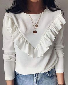 #moda #mezclilla #jeans #chicas #girls #magicryse @magicryse Khaki Shirt, Women Blouses, Looks Chic, Trend Fashion, Neck Ruffle, Blouse Shirt, Trendy Tops, Manga Girl, Long Sleeve Casual