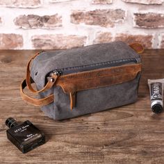 Toiletry Bag, Groomsmen Gift, Best Man, Wedding Gift, Usher Gift, Personalized Gift, Leather Dopp Kit, Groom Gift, Father Father's Day Gift🔸 Add your name or initials. You'll get a toiletry bag that belongs only to you 🔸🔸 This is the most affordable gift for the groom, father, and best man 🔸-----------------------------------------------------------------------Measurements: 9.4''L X 4.7''W X 5.9''HColor: Gray, Coffee, Army green, Blue, Black--------------------------------------------------- Best Man Gifts, Gift For The Groom, Leather Working Projects, Usher Gifts, Personalized Leather Gifts, Man Gifts, Wedding Gifts For Men, Leather Dopp Kit, Mens Toiletry Bag