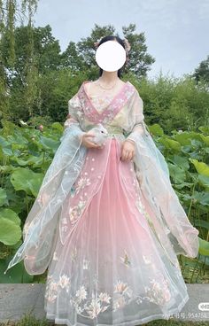 Pure hellsite effervescence. Home of Reblogs. All the art you never knew you needed. Your new fandom communities. Add to it or scroll through and soak it up. Chinese Goddess Dress, Hanfu Gown, Chinese Cultural Dress, Hanfu Pink, Wedding Hanfu, Hanfu Gallery, Hanfu Princess