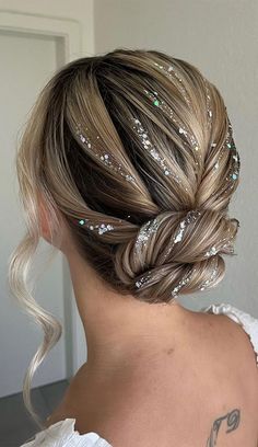 Prom Hair Updo Medium Length, Disco Wedding Hair, Hair Hoco Styles, Hairstyles From Prom, Long Curly Hairstyles For Prom, Hair Prom Ideas, Cute Birthday Hair, Editorial Hairstyles, Sparkling Aesthetic