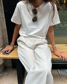 Paris Mode, Elegante Casual, Winter Trends, Mode Inspo, Looks Style, Mode Inspiration, White Pants, Minimal Fashion, Outfits Casuales