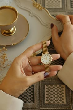 Discover the perfect blend of style and sophistication with our vintage gold watch designed for the modern woman. With a case diameter of 41-45 mm, this women's watch gold is not just a timepiece; it's a bold accessory that makes a statement. Ideal for any occasion, this stunning watch adds a touch of luxury to your outfit, whether you're dressing up for a night out or looking to elevate your everyday style. This versatile watch for women pairs beautifully with other accessories, making it a fantastic addition to your jewelry collection. Crafted with care and attention to detail, this womens gold watch is perfect for those who appreciate timeless elegance. It also makes a thoughtful gift for couples looking to share a unique style, as it complements a variety of looks. Embrace the allure o Classy Gold Watch Women, Small Wrist Watch Women, Vintage Gold Watch Women’s, Vintage Gold Watch Women, Square Watch Women, Women Watches Classy Elegant, Old Money Watch, Womens Gold Watch, Unique Watches Women