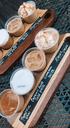 there are many drinks on the trays with different toppings in them, including ice cream and caramel