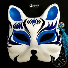 Mascara Kitsune, Naruto Clothing, Dragon Mask, Cute Headphones, Antique Porcelain Dolls, Kitsune Fox, Japanese Mask