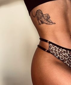 Leopard Rib Tattoo, Leopard Tattoo For Women, Torso Tattoos For Women, Tattoo On Stomach, Ribs Tattoo, Jaguar Tattoo