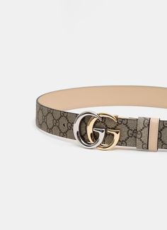 Cinturón estrecho de Gucci reversible con hebilla GG para llevar a la cintura. Hecho en Italia. Talla normal, elige tu talla habitual. Medidas: 3,7 cm de ancho. Belt Gucci, Hand Makeup, Italy Fits, Reversible Belt, Sneaker Jewelry, Gg Marmont, Basket Bag, Flat Boots, Pendant Rings