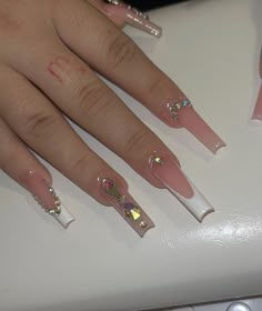 Nails With Pink Gems, Square Rhinestone Acrylic Nails, Nail Inspo Rhinestones, Nails With Rhinestones Simple, Buchifresa Nails, Long Nails Square, Medium Long Nails