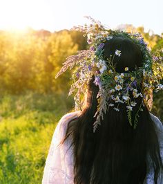 Summer Solstice Party, Solstice Festival, Solstice Party, Crown Symbol, Midsummer Dream, New Moon Rituals, Girl Flower, Tea Party Garden, Beltane