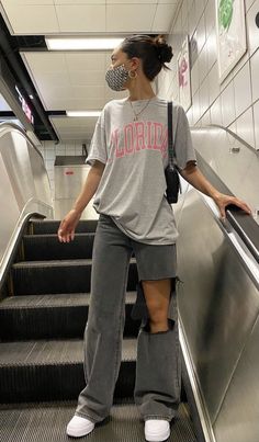 Casual Outfits Tomboy, Outfits Tomboy Style, Girly Streetwear, Tee Shirt Outfit, Streetwear Girl, New Closet, Oversized Outfit, Tomboy Outfits, Tomboy Style Outfits