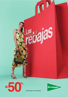 a woman standing next to a red shopping bag with the words las regais on it