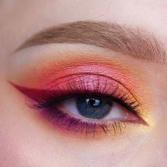 Christmas Eyeshadow Looks, Christmas Eyeshadow, Eye Makeup Designs, Makeup Eye Looks, Eye Makeup Art, Makeup Designs, Magical Christmas