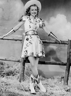 Cowgirl Vintage, Dale Evans, Vintage Western Wear, Cowgirl Outfit, Western Costumes, Wilde Westen, Into The West, Cowgirl Aesthetic