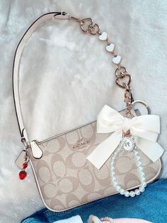 White Purse Aesthetic, Cute White Bag With Bow, Cute Everyday Bag With Bow, Coquette Designer Bag, Cute Pink Bag With Bow, Couch Bag, Purse Aesthetic, Purse Outfit